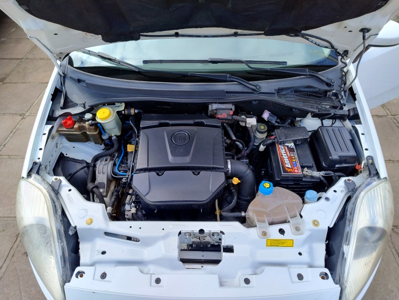 PUNTO 1.6 ESSENCE 16V FLEX 4P MANUAL - 2011 - VACARIA