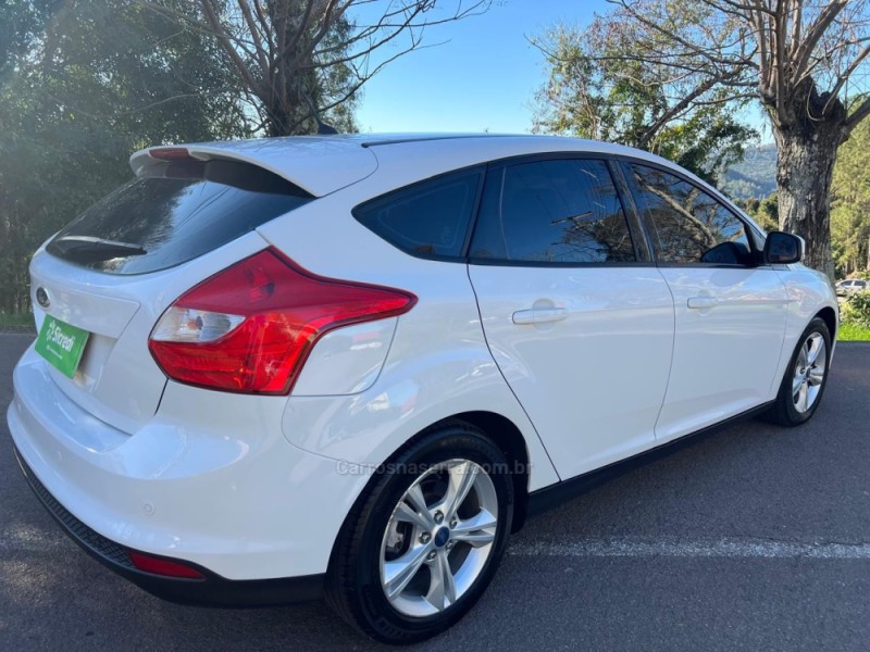 FOCUS 1.6 SE 16V FLEX 4P MANUAL - 2014 - BENTO GONçALVES
