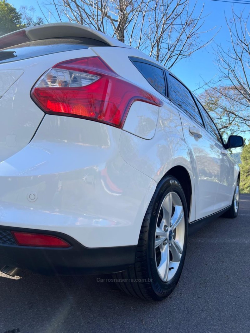 FOCUS 1.6 SE 16V FLEX 4P MANUAL - 2014 - BENTO GONçALVES