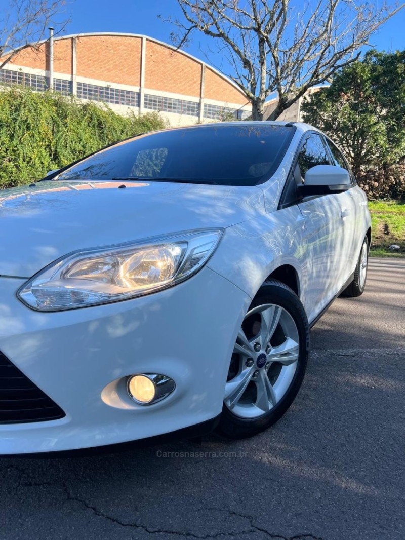 FOCUS 1.6 SE 16V FLEX 4P MANUAL - 2014 - BENTO GONçALVES