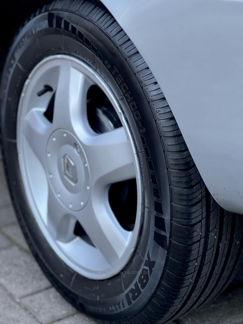 CLIO 1.6 PRIVILÉGE SEDAN 16V FLEX 4P MANUAL - 2007 - ESTâNCIA VELHA