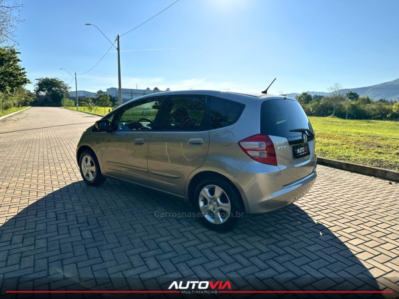 FIT 1.4 LX 8V GASOLINA 4P MANUAL - 2009 - SAPIRANGA