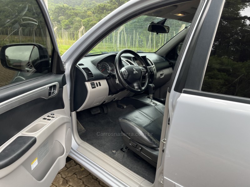 PAJERO DAKAR 3.2 HPE 4X4 7 LUGARES 16V TURBO INTERCOOLER DIESEL 4P AUTOMÁTICO - 2014 - NOVA BASSANO