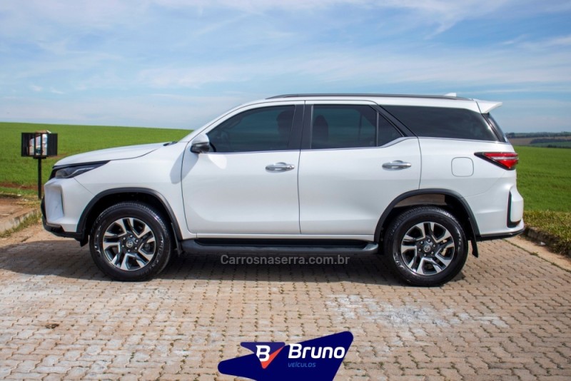 HILUX SW4 2.8 4X4 SRX PLATINUM TURBO 7 LUGARES DIESEL 4P AUTOMÁTICO - 2024 - PALMEIRA DAS MISSõES