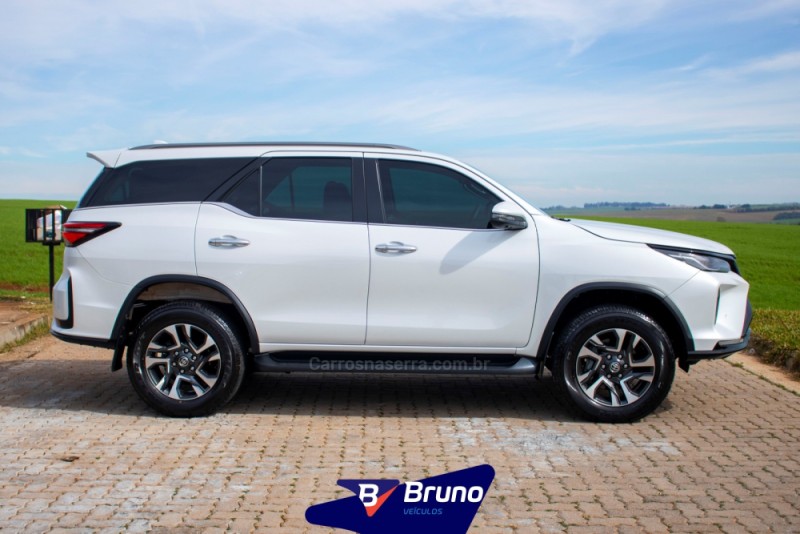 HILUX SW4 2.8 4X4 SRX PLATINUM TURBO 7 LUGARES DIESEL 4P AUTOMÁTICO - 2024 - PALMEIRA DAS MISSõES