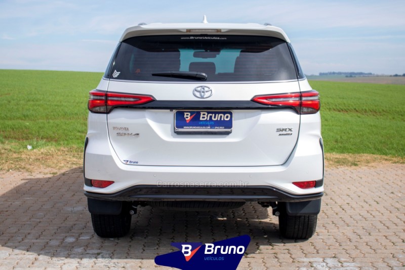 HILUX SW4 2.8 4X4 SRX PLATINUM TURBO 7 LUGARES DIESEL 4P AUTOMÁTICO - 2024 - PALMEIRA DAS MISSõES