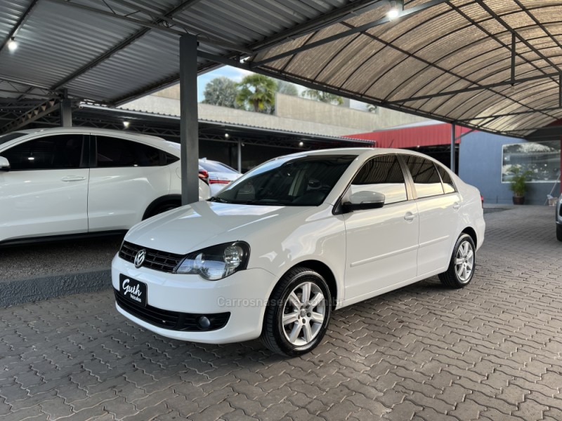 POLO SEDAN 1.6 MI 8V FLEX 4P MANUAL