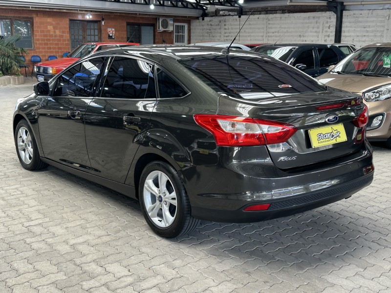 FOCUS 2.0 SE SEDAN 16V FLEX 4P AUTOMÁTICO - 2015 - CAXIAS DO SUL
