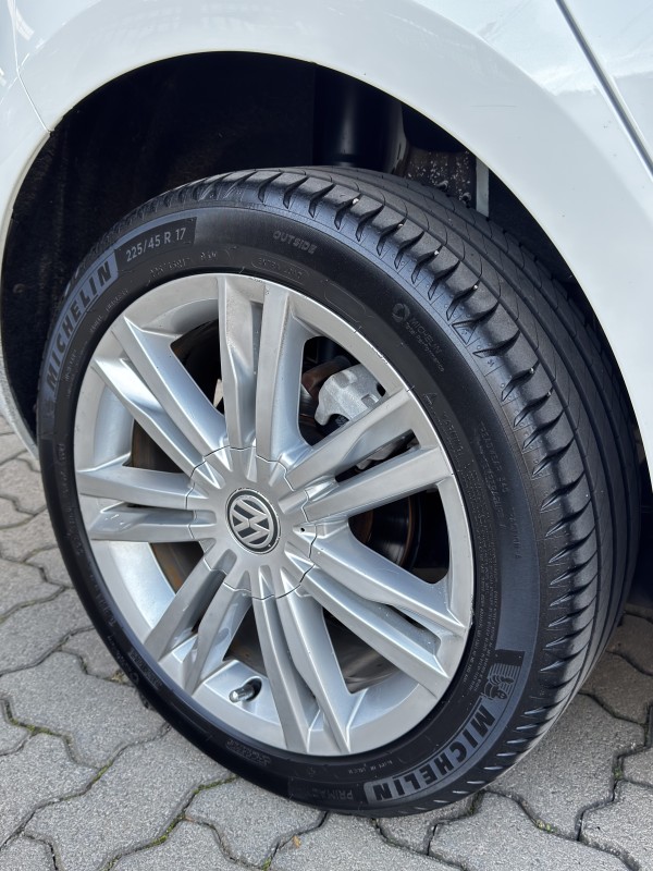 GOLF 1.0 TSI COMFORTLINE 12V TOTAL FLEX 4P MANUAL - 2017 - CAXIAS DO SUL