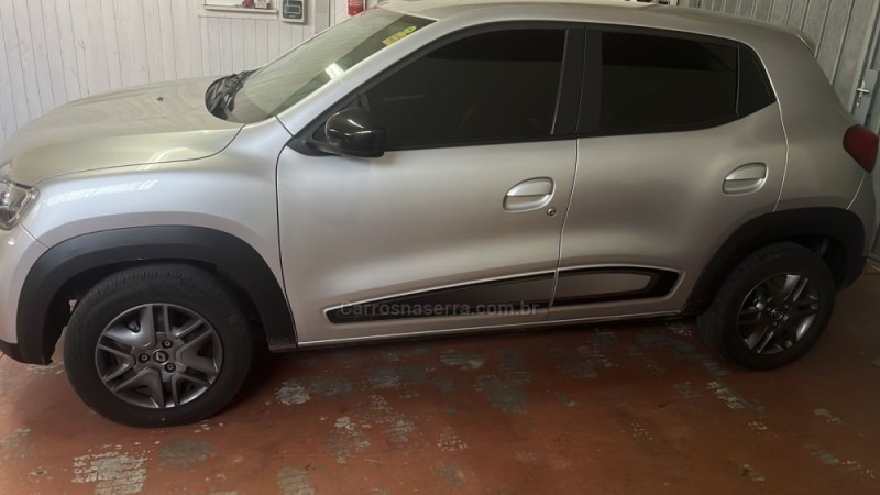 KWID 1.0 12V SCE FLEX INTENSE MANUAL - 2022 - VILA FLORES