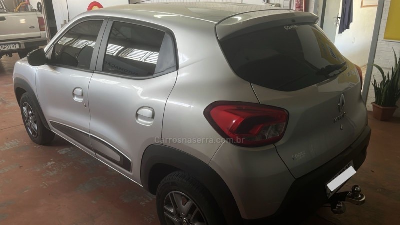 KWID 1.0 12V SCE FLEX INTENSE MANUAL - 2022 - VILA FLORES