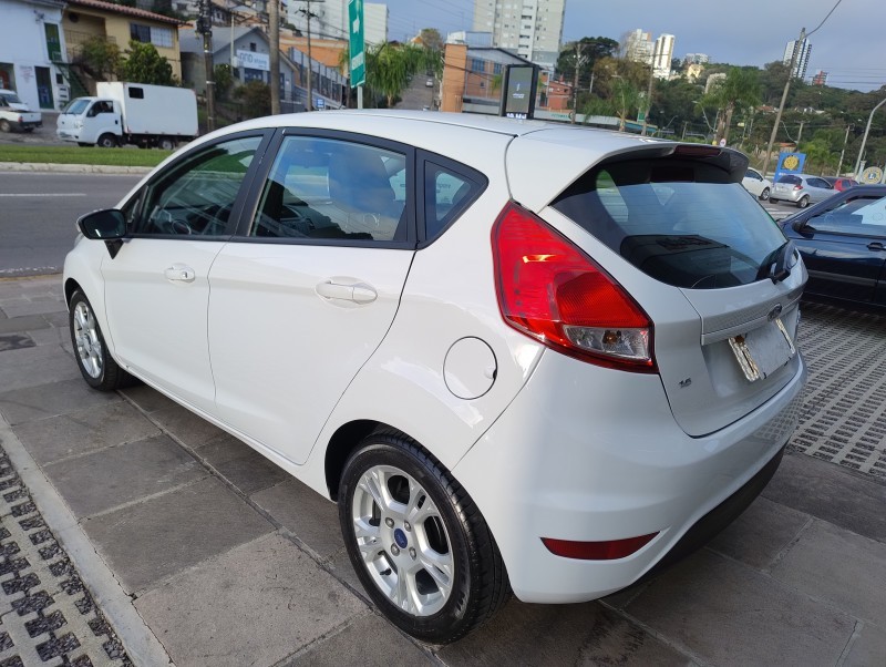 FIESTA 1.6 SE HATCH PLUS 16V FLEX 4P MANUAL - 2015 - CAXIAS DO SUL