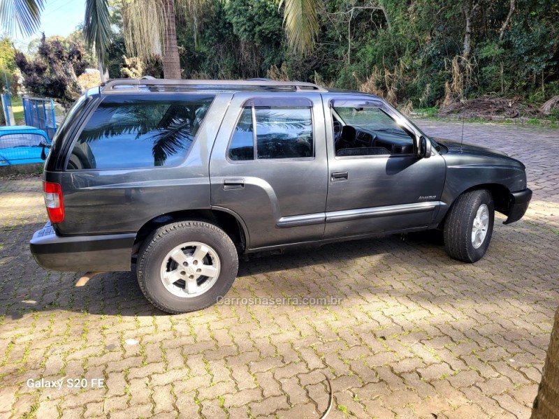 BLAZER 2.4 MPFI ADVANTAGE 4X2 8V GASOLINA 4P MANUAL - 2005 - NOVA PRATA