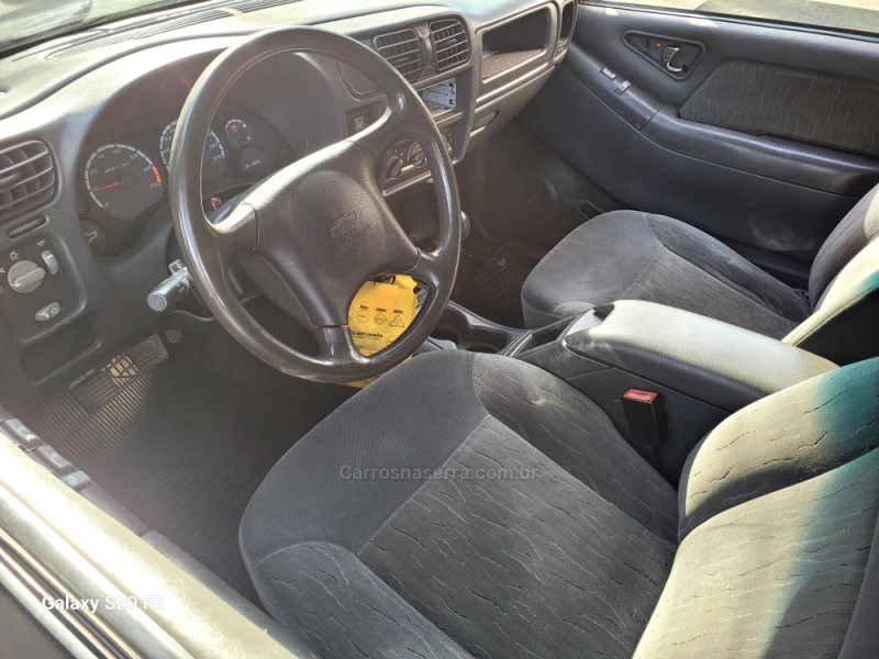 BLAZER 2.4 MPFI ADVANTAGE 4X2 8V GASOLINA 4P MANUAL - 2005 - NOVA PRATA