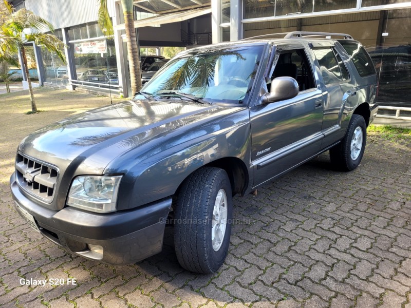 BLAZER 2.4 MPFI ADVANTAGE 4X2 8V GASOLINA 4P MANUAL - 2005 - NOVA PRATA