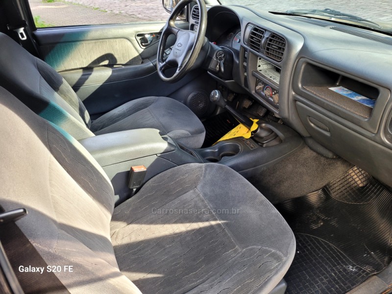 BLAZER 2.4 MPFI ADVANTAGE 4X2 8V GASOLINA 4P MANUAL - 2005 - NOVA PRATA