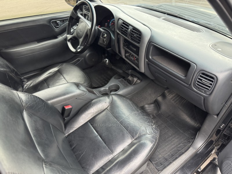 S10 2.4 MPFI ADVANTAGE 4X2 CD 8V FLEX 4P MANUAL - 2011 - GRAMADO