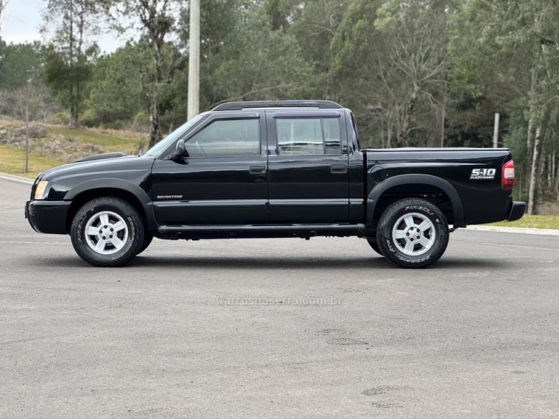 S10 2.4 MPFI ADVANTAGE 4X2 CD 8V FLEX 4P MANUAL - 2011 - GRAMADO