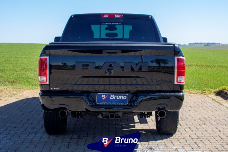 CLASSIC 5.7 V8 GASOLINA LARAMIE NIGHT EDITION CD 4X4 AUTOMÁTICO - 2023 - PALMEIRA DAS MISSõES