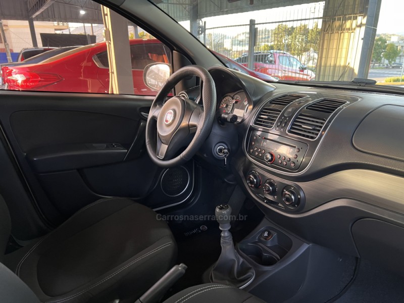 GRAND SIENA 1.4 MPI ATTRACTIVE 8V FLEX 4P MANUAL - 2015 - BOM PRINCíPIO