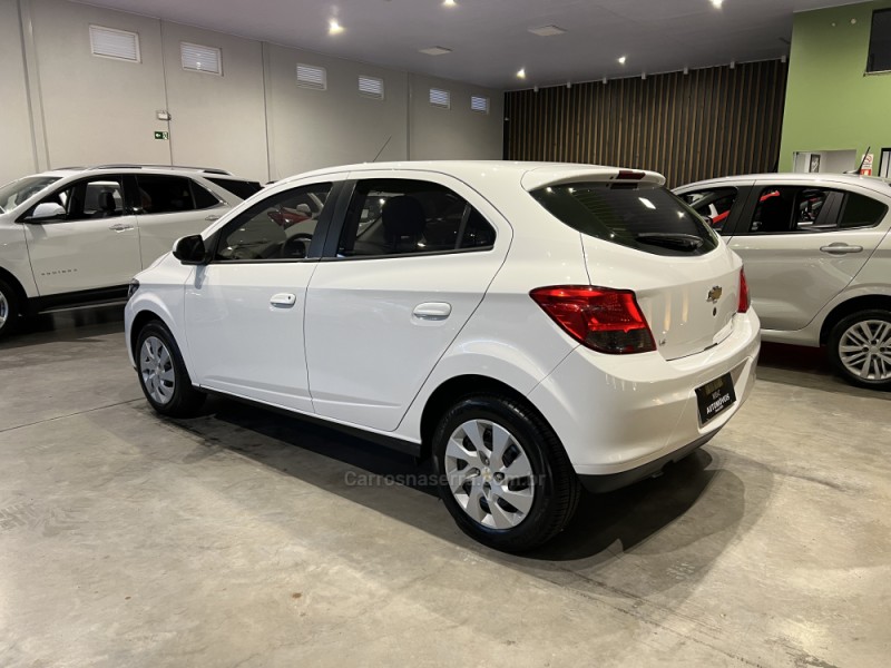 ONIX 1.4 MPFI LT 8V FLEX 4P MANUAL - 2015 - CAXIAS DO SUL