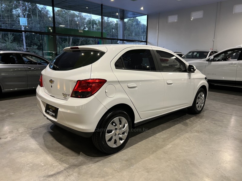 ONIX 1.4 MPFI LT 8V FLEX 4P MANUAL - 2015 - CAXIAS DO SUL