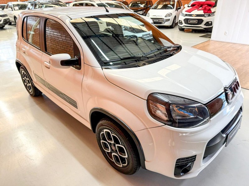 UNO 1.4 EVO SPORTING 8V FLEX 4P MANUAL - 2015 - BENTO GONçALVES