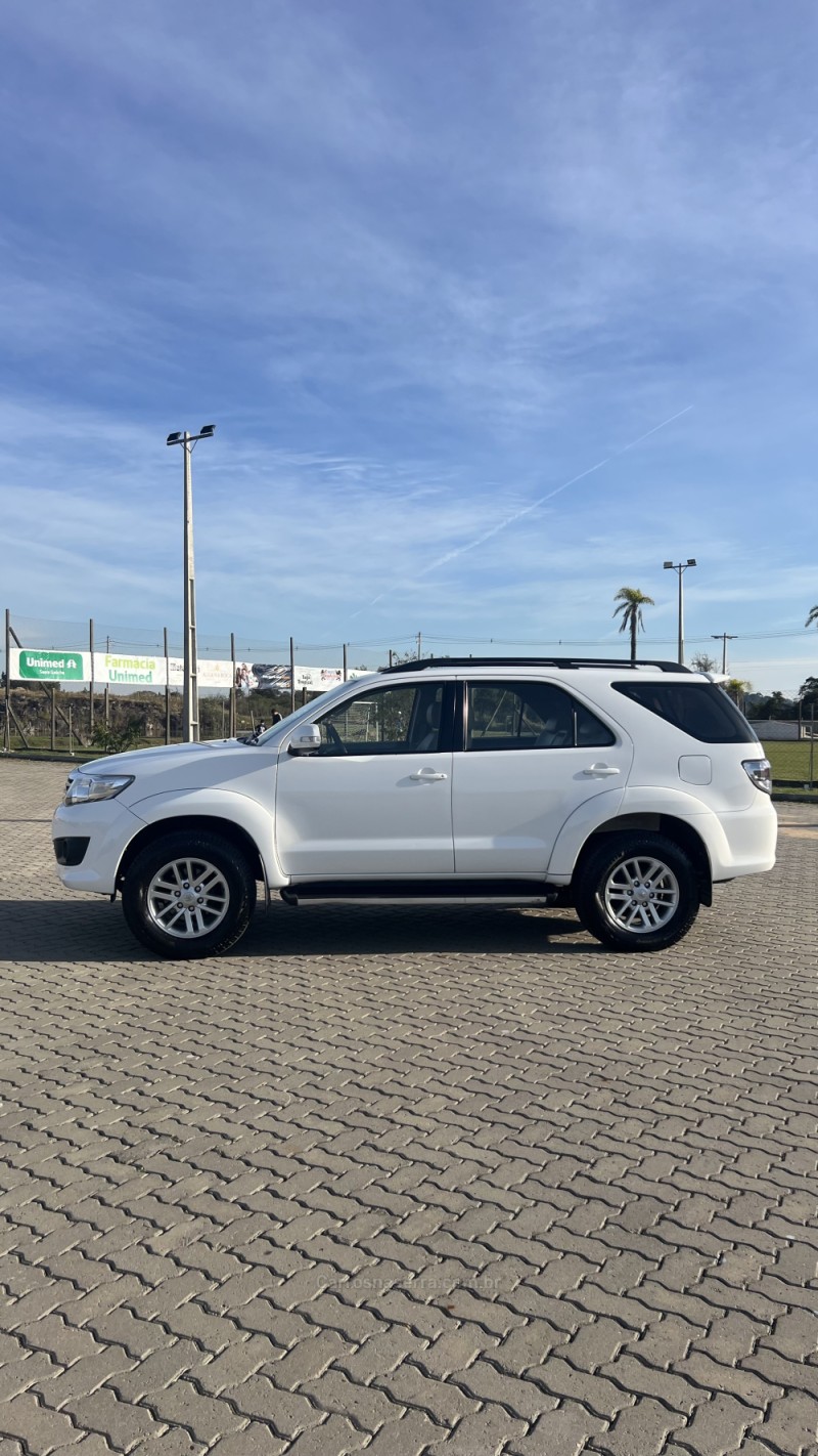 HILUX SW4 2.7 SR 4X2 16V FLEX 4P AUTOMÁTICO - 2013 - ANTôNIO PRADO