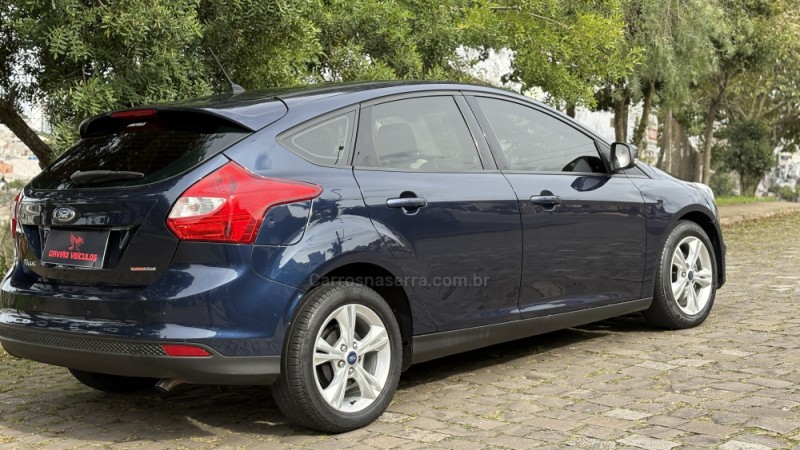 FOCUS 1.6 SE HATCH 16V FLEX 4P AUTOMÁTICO - 2014 - CAXIAS DO SUL
