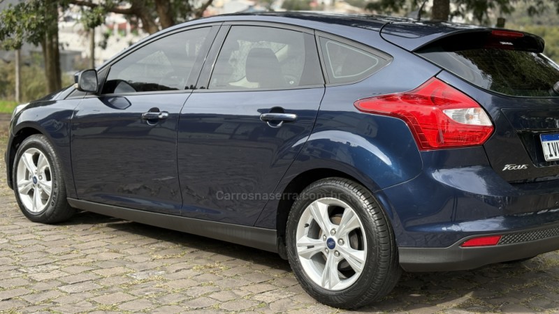 FOCUS 1.6 SE HATCH 16V FLEX 4P AUTOMÁTICO - 2014 - CAXIAS DO SUL
