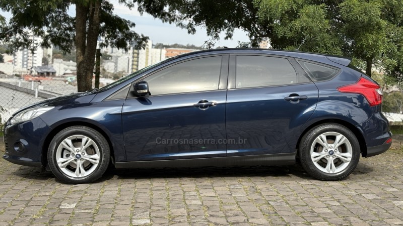 FOCUS 1.6 SE HATCH 16V FLEX 4P AUTOMÁTICO - 2014 - CAXIAS DO SUL