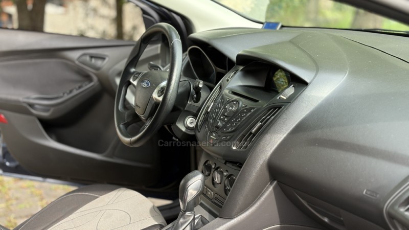 FOCUS 1.6 SE HATCH 16V FLEX 4P AUTOMÁTICO - 2014 - CAXIAS DO SUL