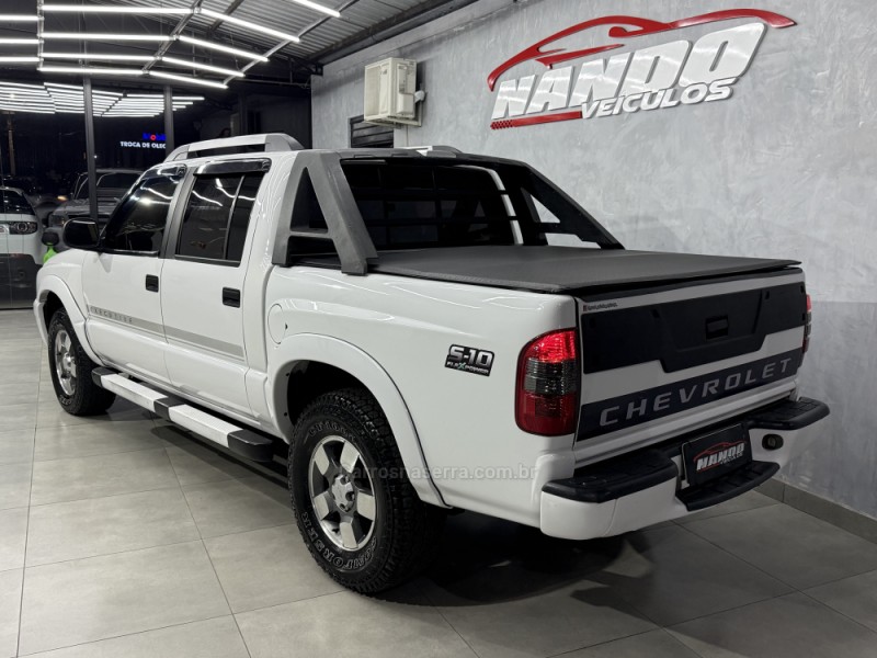 S10 2.4 MPFI EXECUTIVE 4X2 CD 8V FLEX 4P MANUAL - 2009 - SAPIRANGA
