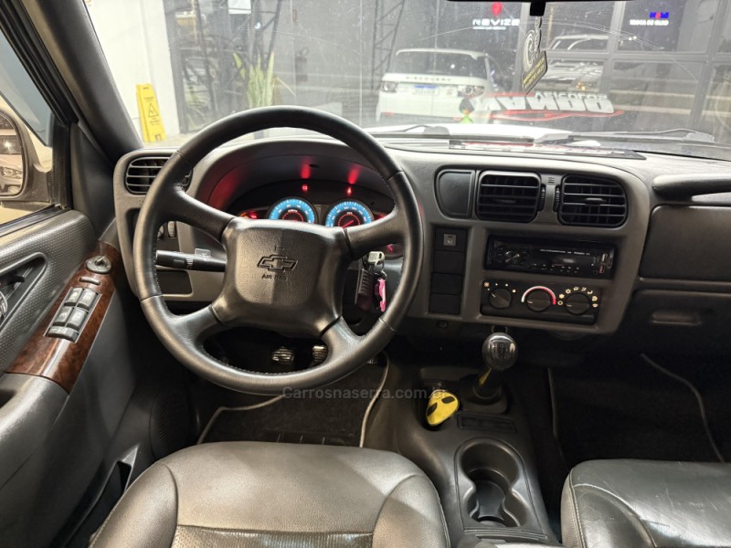 S10 2.4 MPFI EXECUTIVE 4X2 CD 8V FLEX 4P MANUAL - 2009 - SAPIRANGA
