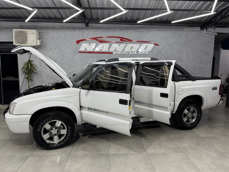 S10 2.4 MPFI EXECUTIVE 4X2 CD 8V FLEX 4P MANUAL - 2009 - SAPIRANGA