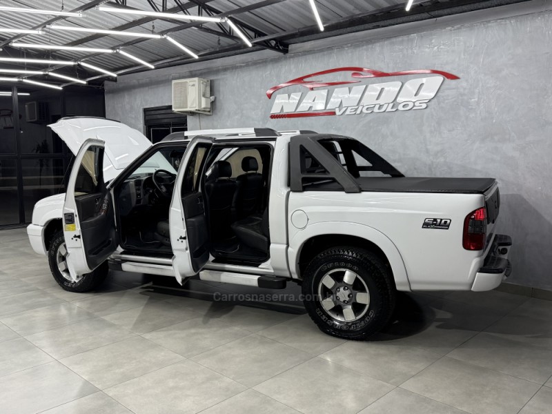 S10 2.4 MPFI EXECUTIVE 4X2 CD 8V FLEX 4P MANUAL - 2009 - SAPIRANGA