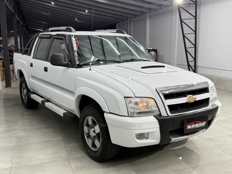 S10 2.4 MPFI EXECUTIVE 4X2 CD 8V FLEX 4P MANUAL - 2009 - SAPIRANGA