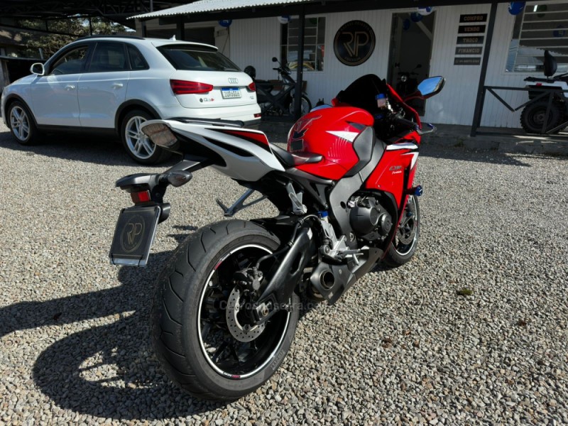 CBR 1000RR FIREBLADE - 2012 - CANELA