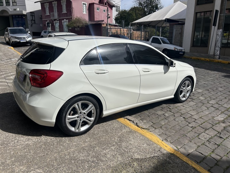 A 200 1.6 TURBO 16V GASOLINA 4P AUTOMÁTICO - 2015 - GARIBALDI