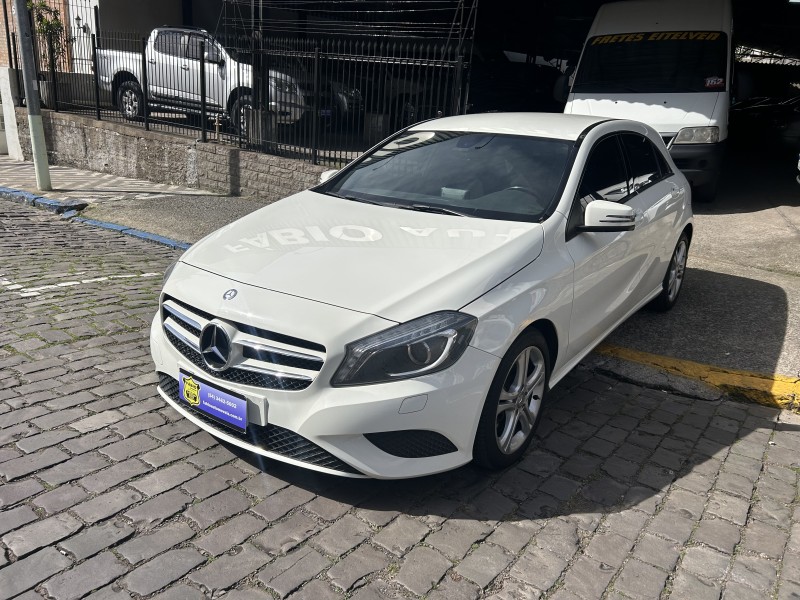 A 200 1.6 TURBO 16V GASOLINA 4P AUTOMÁTICO - 2015 - GARIBALDI