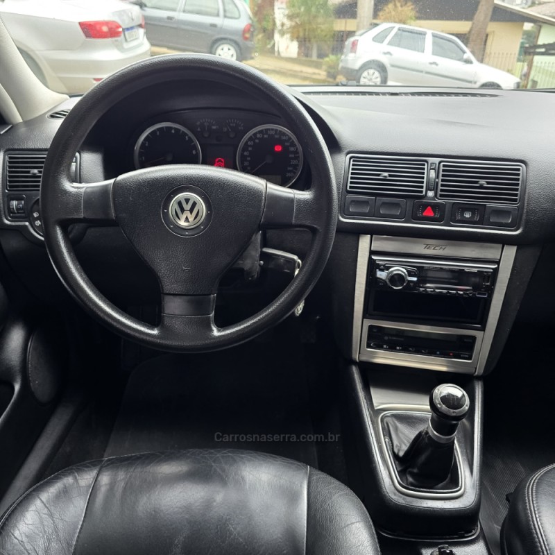 GOLF 1.6 MI TECH 8V FLEX 4P MANUAL - 2009 - CAXIAS DO SUL