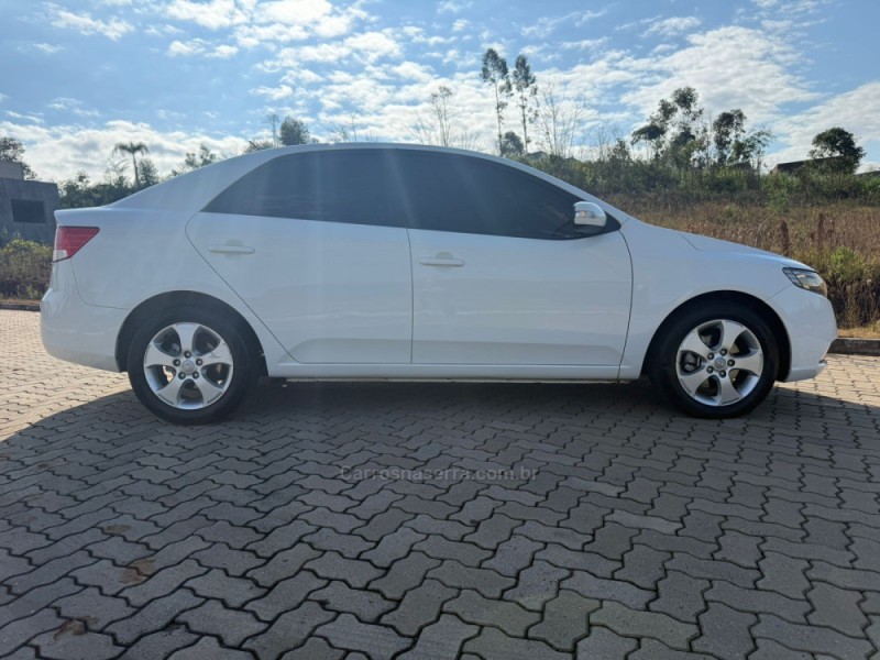CERATO 1.6 EX2 SEDAN 16V GASOLINA 4P MANUAL - 2011 - BROCHIER