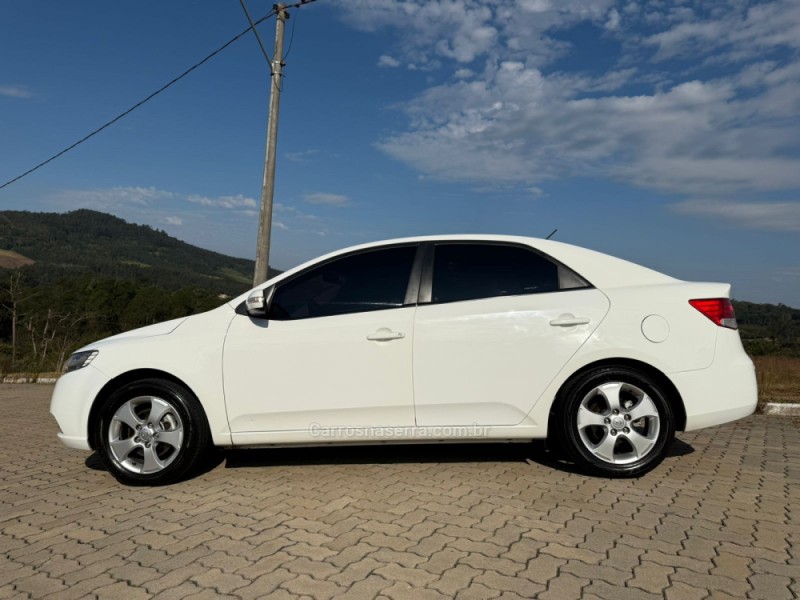 CERATO 1.6 EX2 SEDAN 16V GASOLINA 4P MANUAL - 2011 - BROCHIER