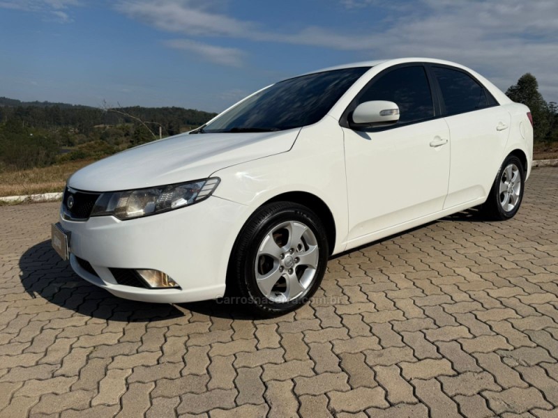 CERATO 1.6 EX2 SEDAN 16V GASOLINA 4P MANUAL