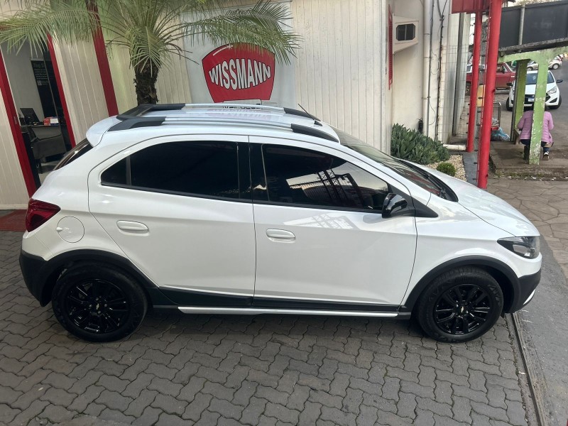ONIX 1.4 MPFI ACTIV 8V FLEX 4P MANUAL - 2019 - TRêS COROAS