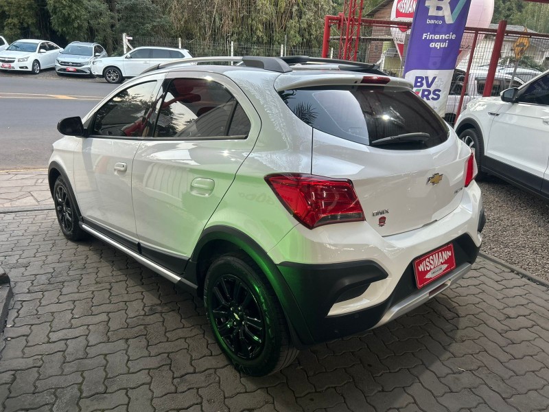 ONIX 1.4 MPFI ACTIV 8V FLEX 4P MANUAL - 2019 - TRêS COROAS