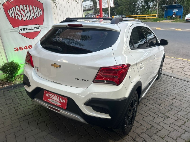 ONIX 1.4 MPFI ACTIV 8V FLEX 4P MANUAL - 2019 - TRêS COROAS