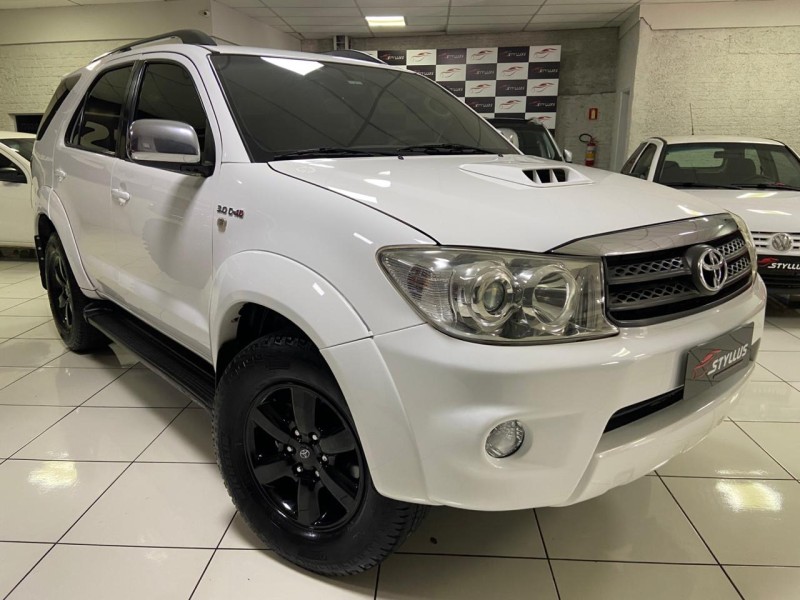 HILUX SW4 3.0 SRV 4X4 7 LUGARES 16V TURBO INTERCOOLER DIESEL 4P AUTOMÁTICO - 2011 - ESTâNCIA VELHA