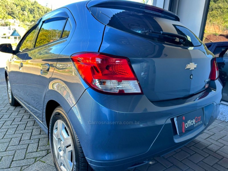 ONIX 1.0 MPFI LT 8V FLEX 4P MANUAL - 2015 - TRêS COROAS