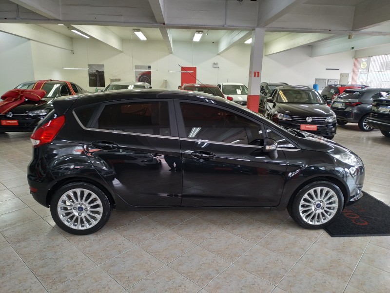 FIESTA 1.6 TITANIUM PLUS HATCH 16V FLEX 4P AUTOMÁTICO - 2017 - CAXIAS DO SUL